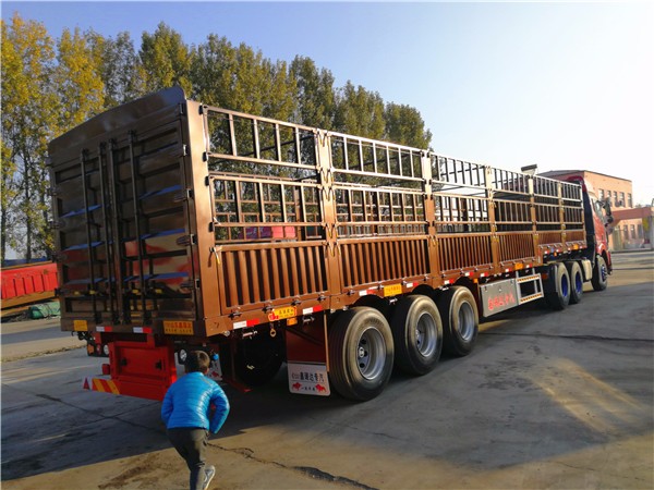 Warehouse Fence Semi-Trailers